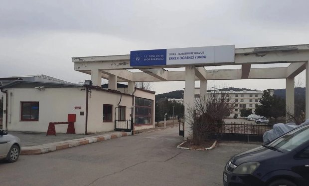 Sivas İzzeddin Keykavus Erkek KYK Yurdunda bir arkadaşımızın cansız bedeni banyoda bulundu.